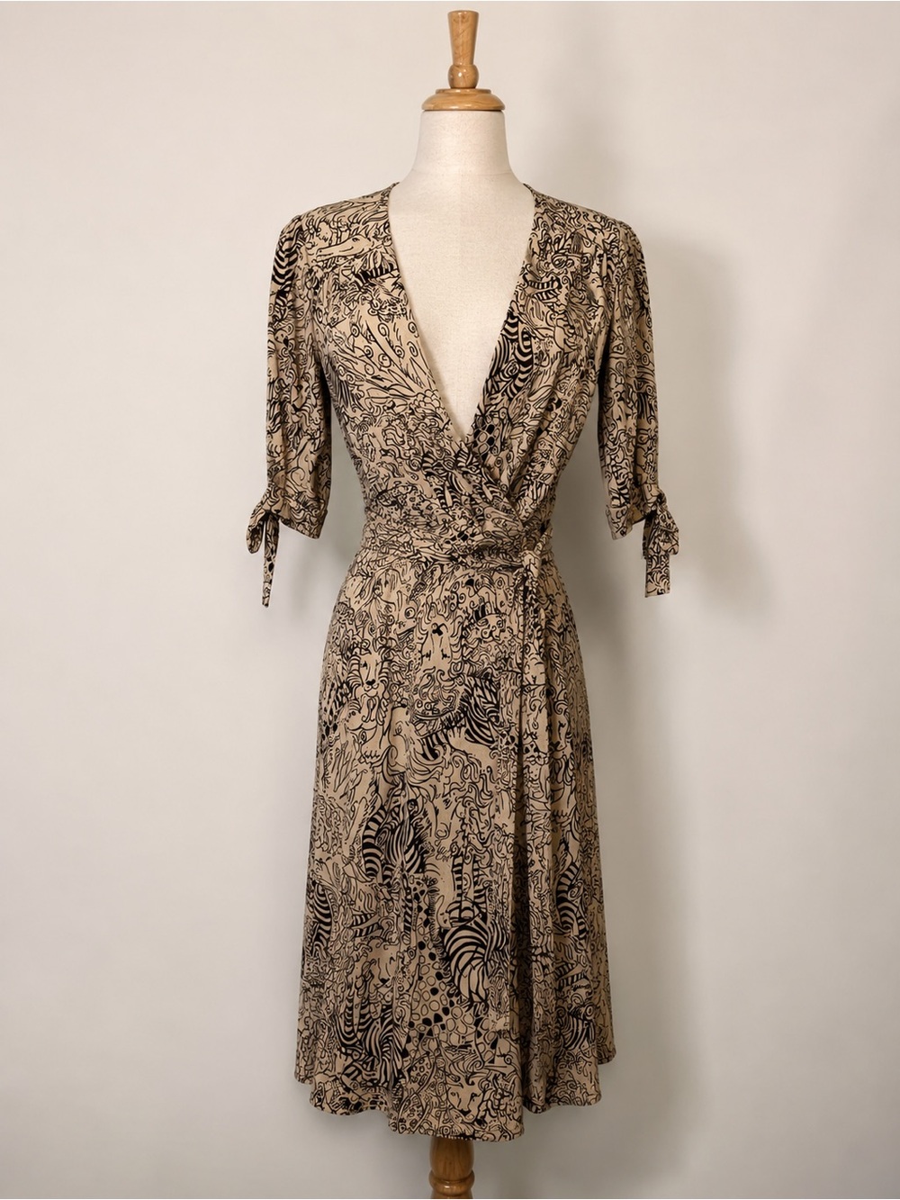 Lilly Pulitzer Vintage “BIG GAME” Rare Print 100% Silk Wrap Dress - Size XS - Picture 1 of 3